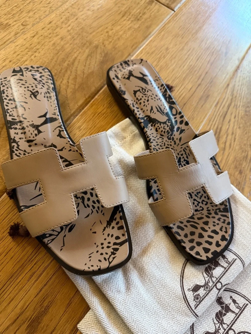 Auth. Hermes Oran Leather Slide Sandals in Taupe w printed insole - Women - Picture 6 of 12